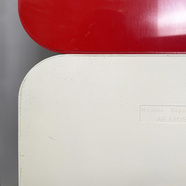 Space Age Italian Red, Orange, and White Plastic Magazine Rack from Aramis, 1970s, Set of 8 For Sale - Image 16 of 18