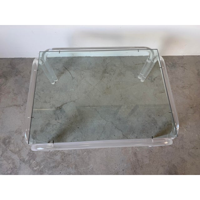 1970s Vintage Karl Springer / Charles Hollis Jones Style Tubular Lucite & Glass Coffee Table For Sale - Image 4 of 12