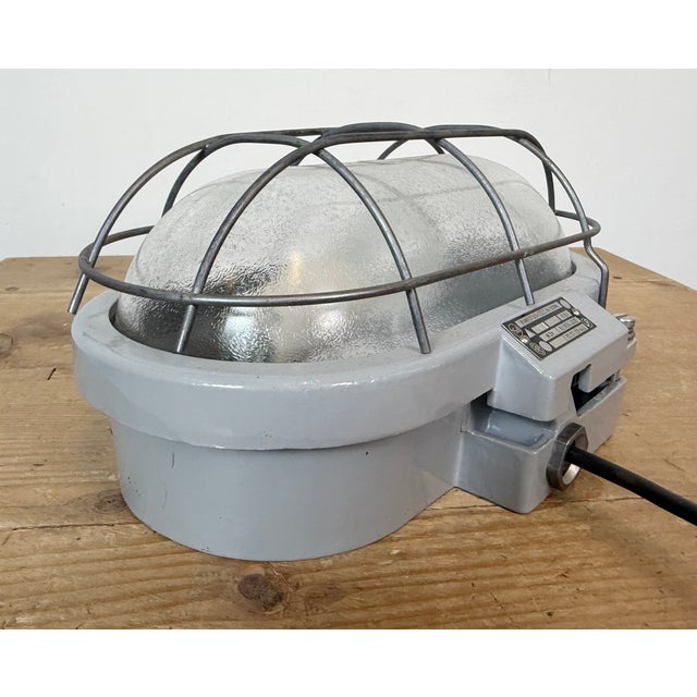 Vintage Industrial Cast Aluminium Wall Light from Elektrosvit, 1970s For Sale - Image 9 of 17