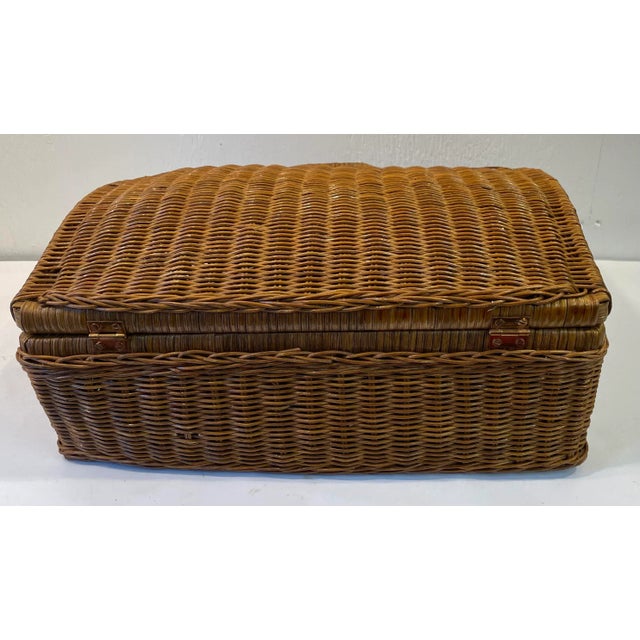 Mid 20th Century Vintage Rounded Top Wicker Basket Carrying Case For Sale - Image 5 of 10