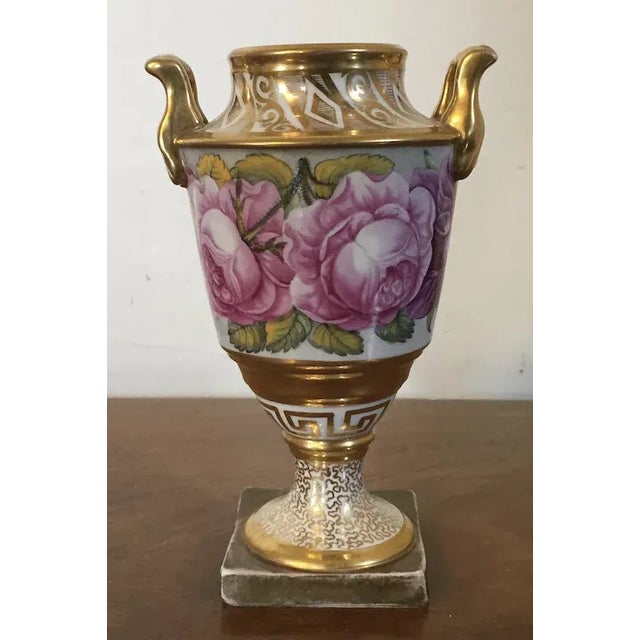 Early 19th Century Antique Early 19th Century English Regency Coalport Porcelain Vase Painted with Flowers & Rich Gilding For Sale - Image 5 of 13