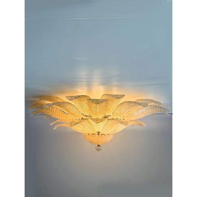 All leaves are made in a traditional slab Murano glass working with amber "graniglia" fruit of hight italian craftmanship....