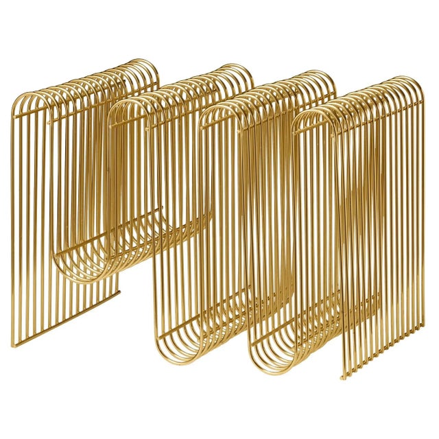 Gold contemporary magazine holder Dimensions: L 40.5 x W 30.3 x H 30.3 cm Materials: Steel. The design of the Curva...