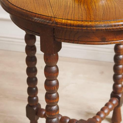 Round Oak Side Table, 1900 For Sale - Image 4 of 14