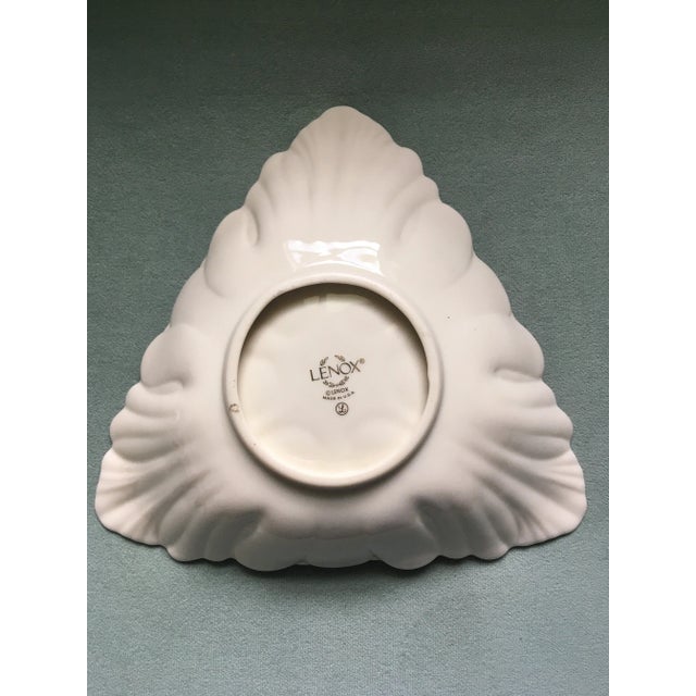 A charming triangular decorative bowl in excellent condition.