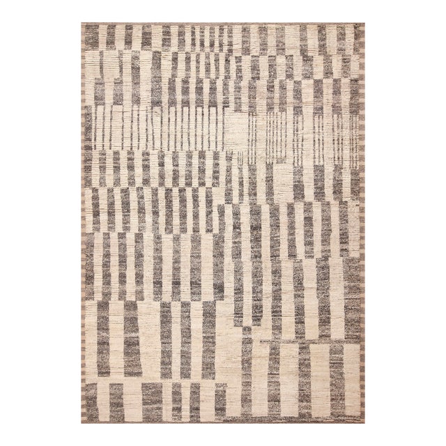 Nazmiyal Collection Geometric Modern Area Rug For Sale