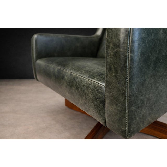 “Holperin” Armchair in Green Leather & Rosewood, Sergio Rodrigues for Oca, 1962 - Lot 364A For Sale - Image 11 of 16