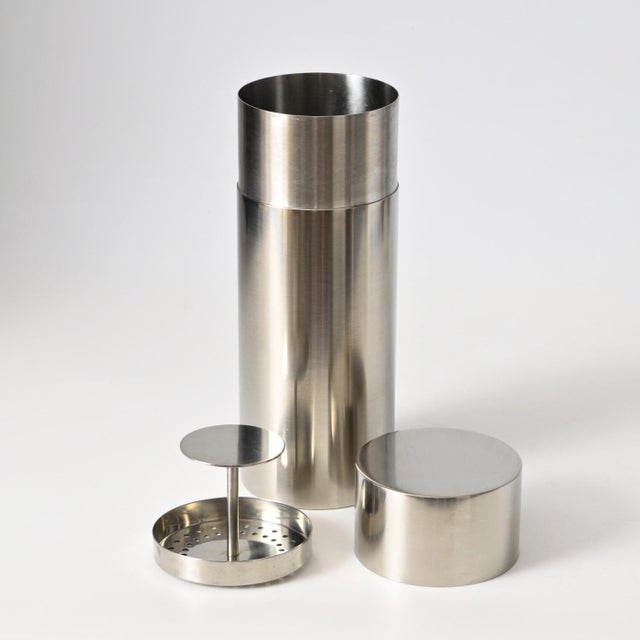 Mid-Century Modern Cylinda Cocktail Shaker by Arne Jacobsen for Stelton, 1980s For Sale - Image 3 of 7