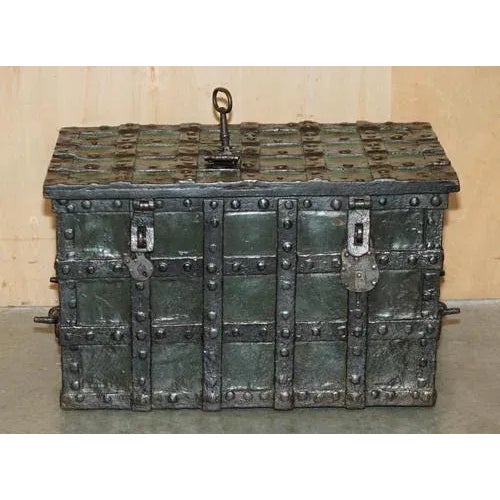 German Wrought Iron Safe Chest, Mid-17th Century For Sale - Image 3 of 18