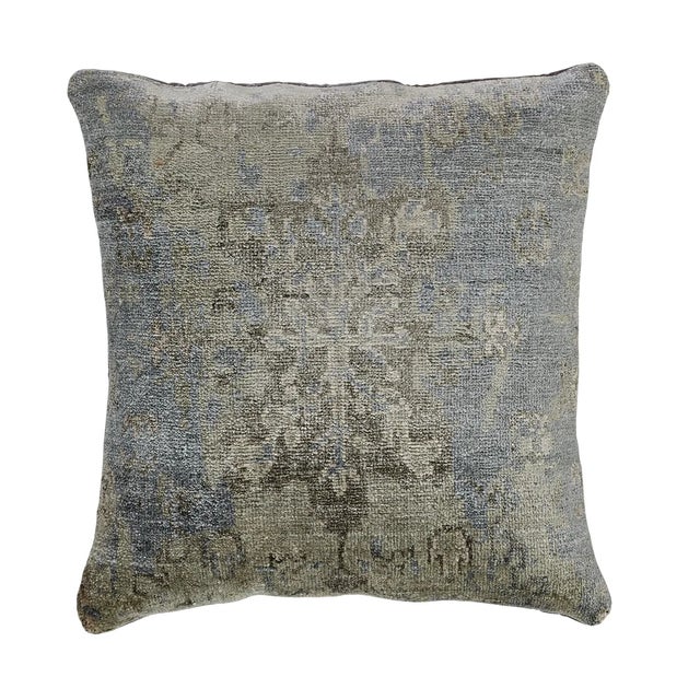 This new accent pillow of East-meets-West design aesthetic showcases a floral design with predominant ocean blue color....