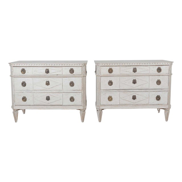 Pair of Swedish Gustavian-Style Painted Chests of Drawers, Early 20th Century For Sale