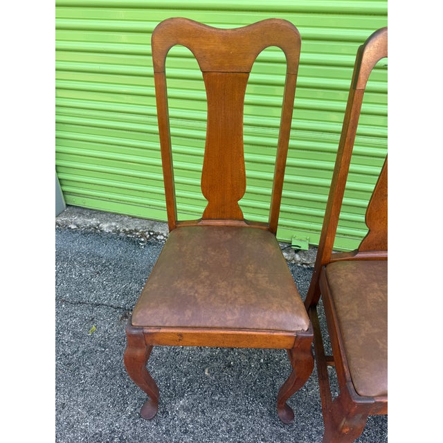 Queen Anne Vintage Set of 4 Queen Anne Dining Chairs For Sale - Image 3 of 7