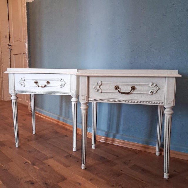 Contemporary French Louis XVI Crackle Lacquered Bedside Tables, 1960s, Set of 2 For Sale - Image 3 of 16