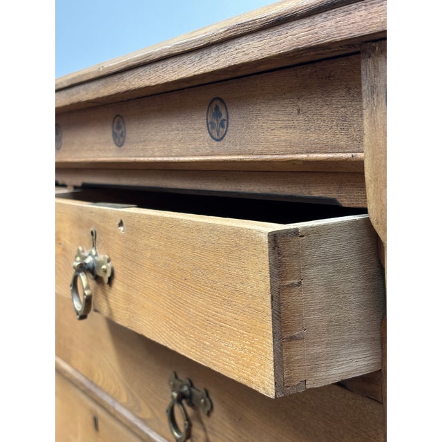 19th Century English Oak Chest of Drawers For Sale In Naples, FL - Image 6 of 8