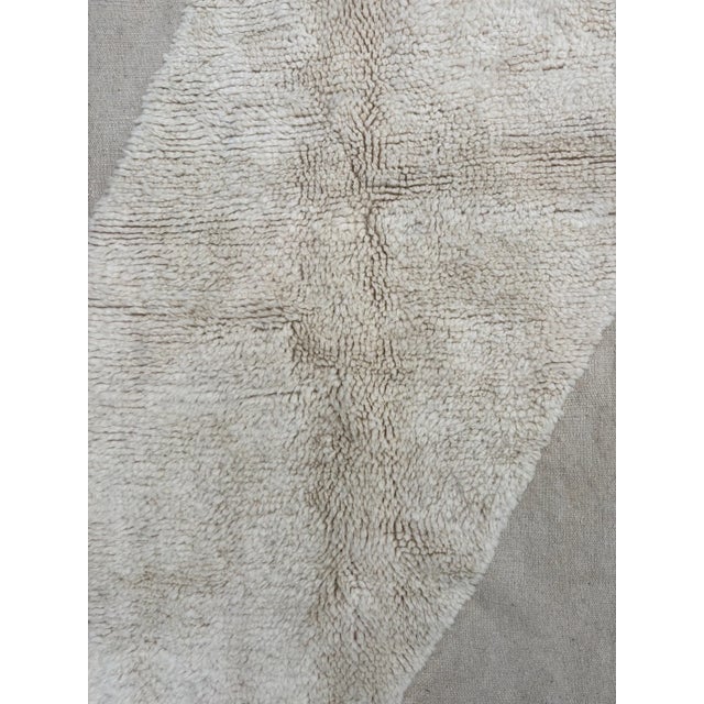 Modern Moroccan Beni Ouarain Wool Rug For Sale - Image 6 of 9