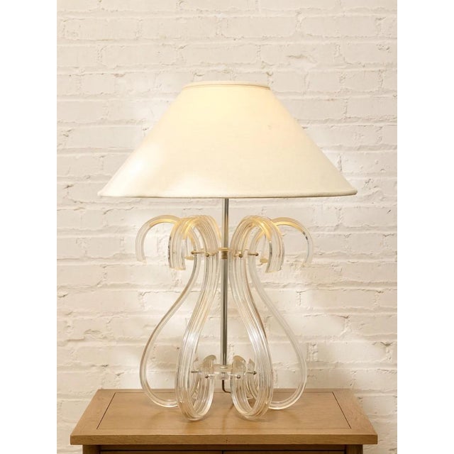 Mid 20th Century Mid 20th Century Sculptural Lucite Loop Table Lamp With Clear Curved Base and Linen Shade For Sale - Image 5 of 8