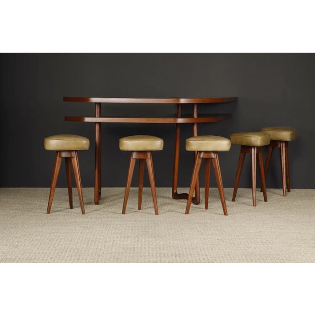 Vladimir Kagan Sculptural Boomerang Bar and Sculpted Leg Barstools, Circa 1950s For Sale - Image 4 of 18