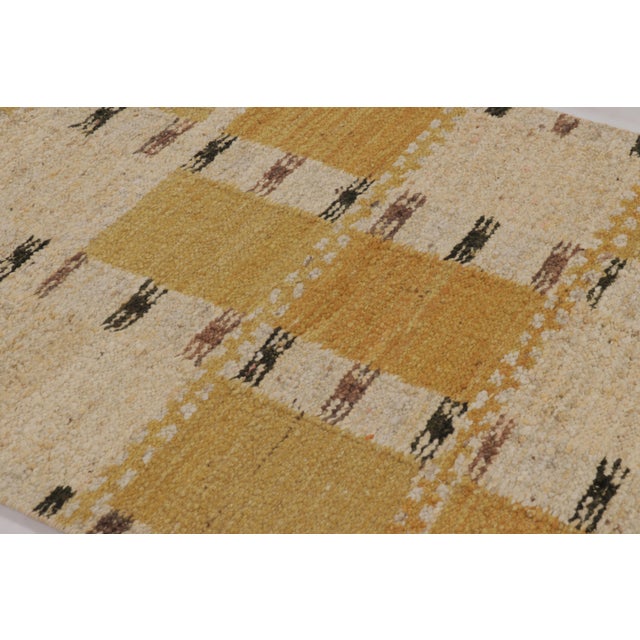 Mid-Century Modern Rug & Kilim’s Scandinavian-Inspired Rug in Mustard & Cream Geometric Patterns For Sale - Image 3 of 8