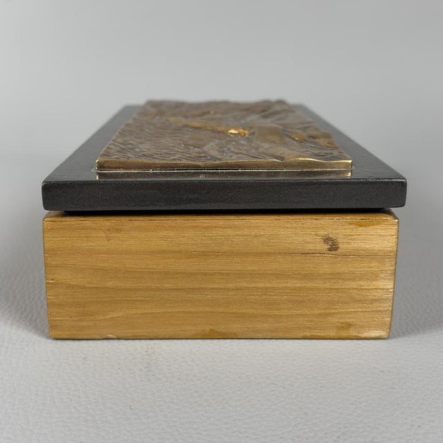 Up for sale is a highly collectible item: not just a simple box, but a true tabletop sculpture signed by master Alfredo...