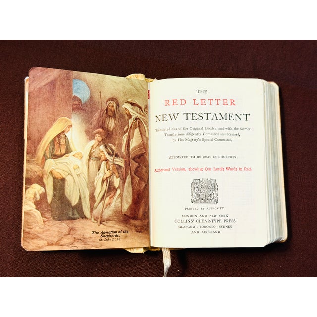Mid-Century Modern Mid-Century Limited Edition Mother-of-Pearl Inlay New Testament of the Holy Bible. For Sale - Image 3 of 7