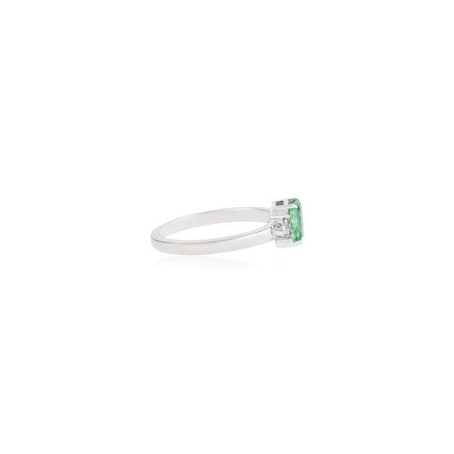Contemporary Dainty Natural Emerald & Diamond Prong Ring in 925 Silver - Size 7 For Sale - Image 3 of 11