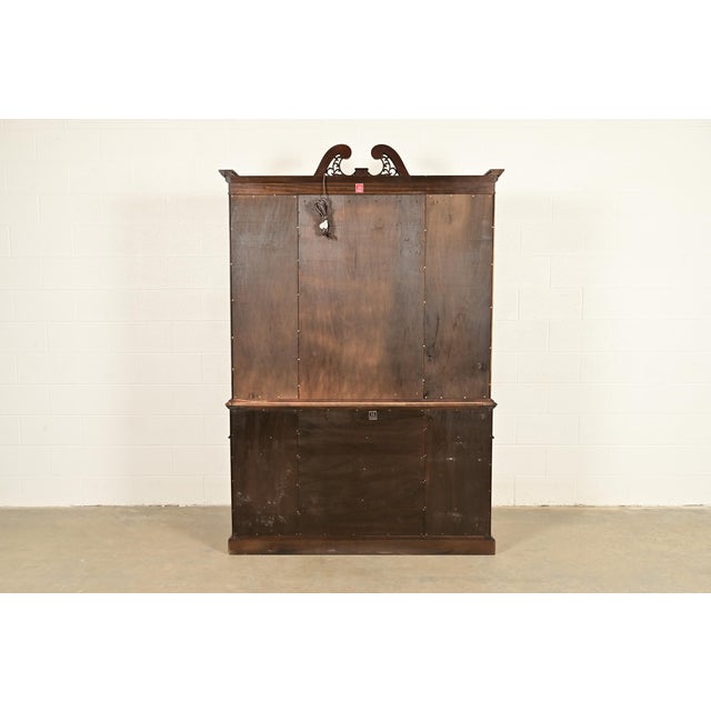 Councill Craftsmen Georgian Banded Flame Mahogany Lighted Breakfront Bookcase Cabinet For Sale - Image 16 of 17