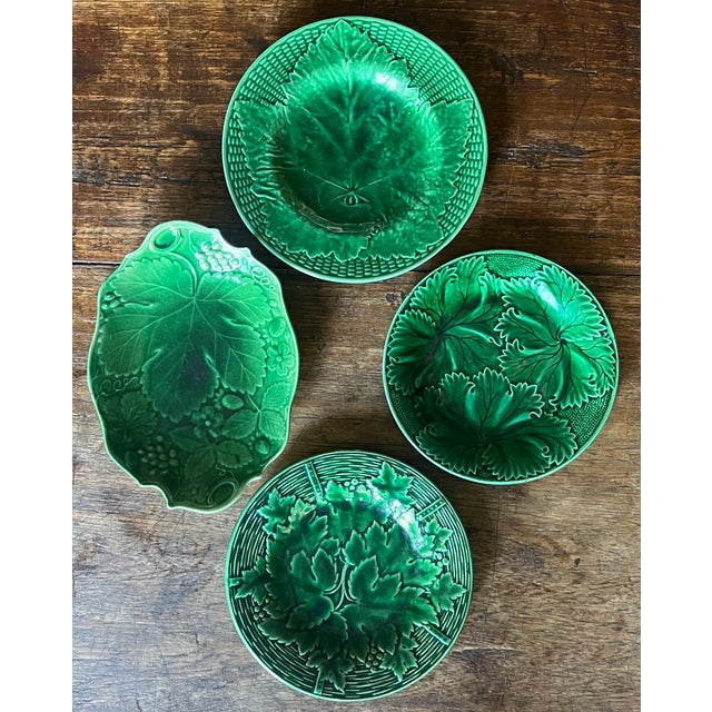 English Majolica Plates and Bread Platter- Set of 4 For Sale - Image 10 of 13