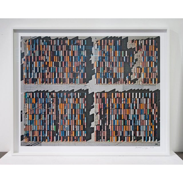 Edition Aerial Views Bernhard Lang Image: „AV_HARBOUR_001“ Size A: 44,4 x 35,6 inches, 113 x 90 cm Captured in 2013 over...