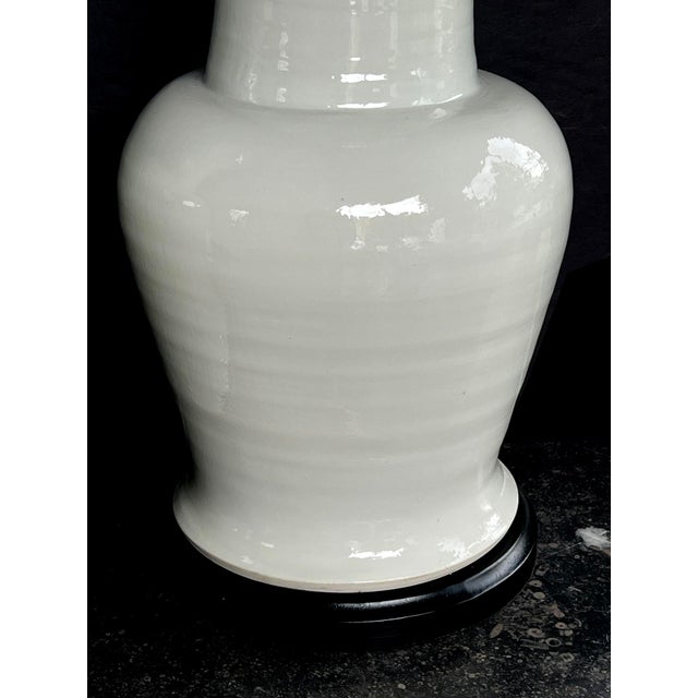 Imposing Pair Chinese Off-White Glazed Ceramic Baluster Form Lamps For Sale - Image 12 of 14
