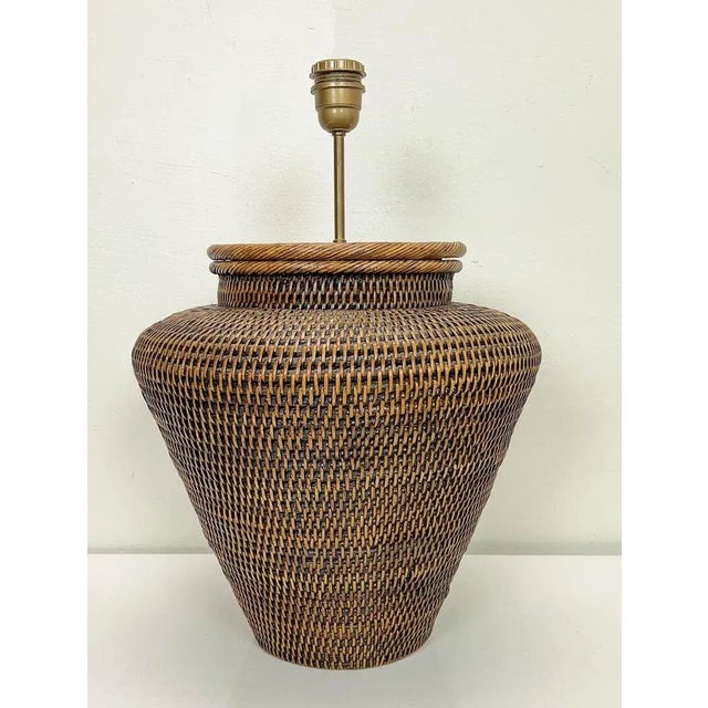 A mega large luxury rattan table lamp / floor lamp from the 70s -80s Beautiful warm honey color and in very good...