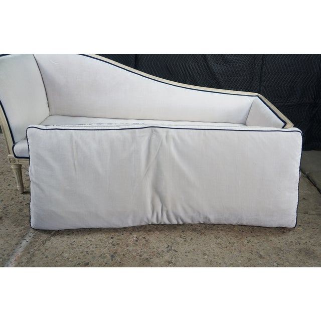 Mid-Century Baker Furniture Louis XVI Style Upholstered Recamier Chaise Lounge For Sale - Image 14 of 18