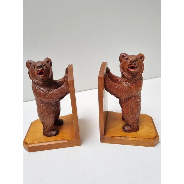 Wooden Black Forest Bookends with Hand-Carved Bears by Geschwister Sarbach, Switzerland, 1930s, Set of 2 For Sale - Image 3 of 16