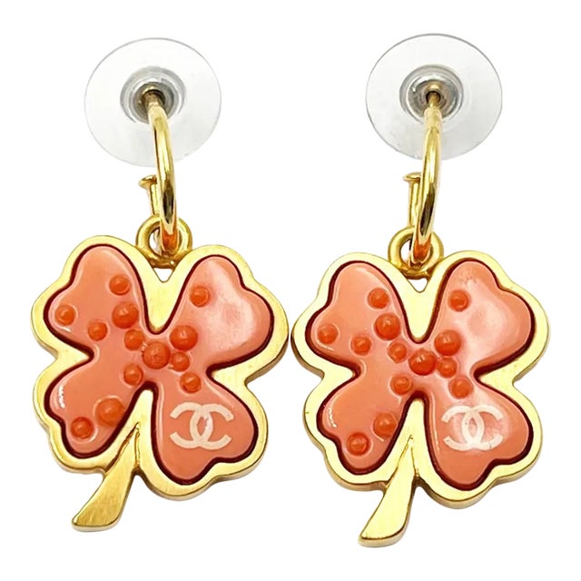 Chanel Vintage White CC Gold Plated Coral Clover Hoop Piercing Earrings - 2 Pieces For Sale