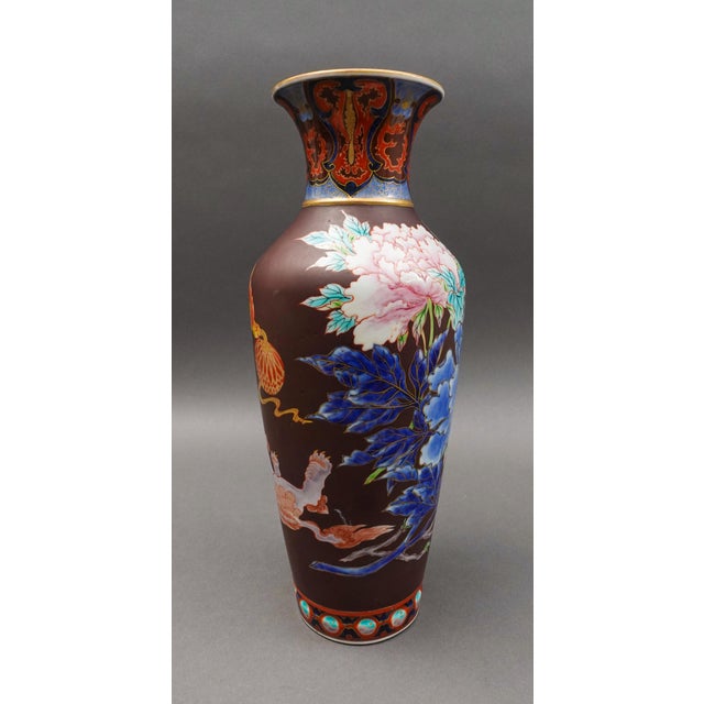 Mid 20th Century Chinese Signed Old Cloisonne on Porcelain Floral Foo Dogs Vase For Sale In Miami - Image 6 of 10