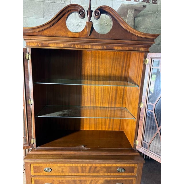 Mid 20th Century Vintage Federal Inlaid Mahogany Bookcase or Display Cabinet by the Wm Hengerer. For Sale - Image 5 of 12