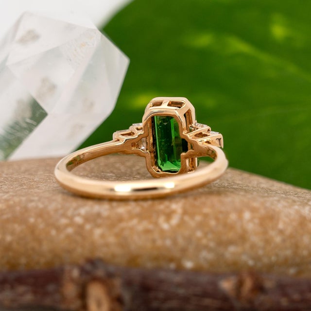 Metal 1.5cts Tsavorite Garnet Ring With Natural Diamond Accents: Solid 14k Gold, Size 6.75 For Sale - Image 7 of 8