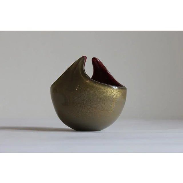 Horned aventurine technique gold flecked and burgundy cased murano glass bowl, Venice 1950s. In the manner of Alfredo...