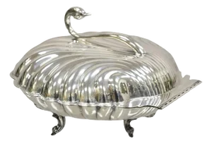 Mid 20th Century Leonard Regency Style Silver Plated Clam Shell Hinged Warmer With Swan Handle