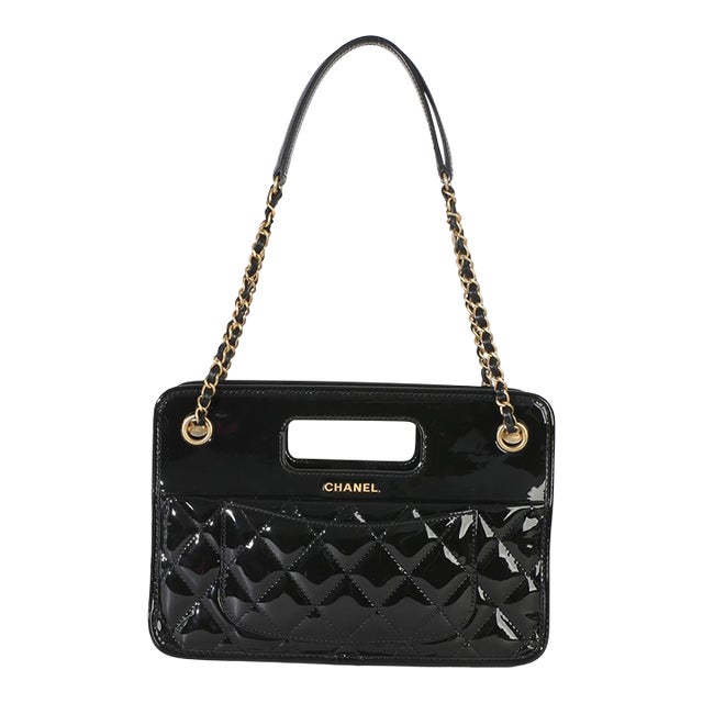 Black Quilted Patent Graphic Catch Small Shopping Bag For Sale