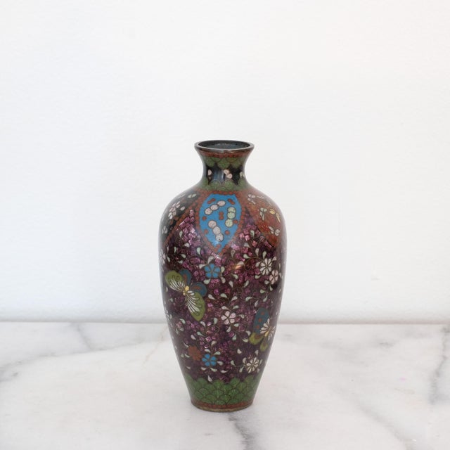 Stunning antique Chinese cloisonne vase, in great condition.