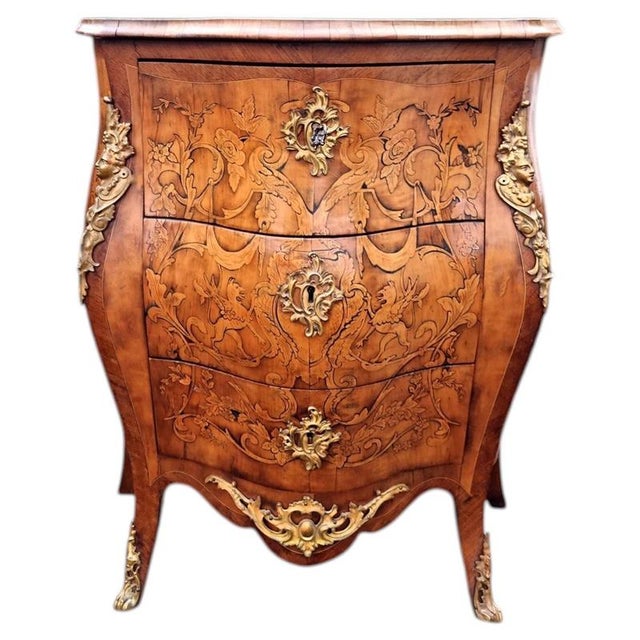 Wood Antique Italian Venetian Walnut Marquetry Serpentine Commode, 1810 For Sale - Image 7 of 7
