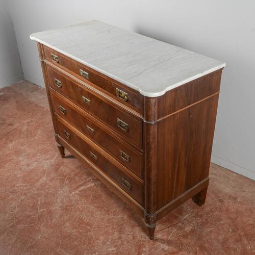 This antique four-drawer dresser represents a refined example of classic cabinetmaking, ideal for those seeking to add a...