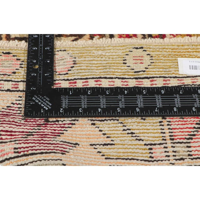 51668, vintage Turkish Oushak rug. This hand knotted wool vintage Turkish Oushak rug features an allover floral pattern of...