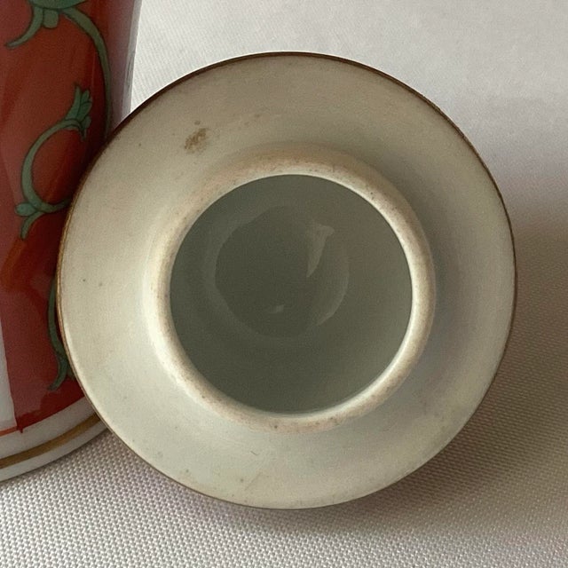 Vintage Herend Porcelain Lidded Urn – Red Dynasty Siang Rouge, #6583, Hand-Painted Hungary For Sale - Image 9 of 11