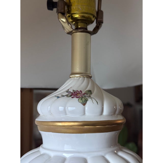 English Vintage 1999 Franklin Mint Louis Nichole "Garden of Royalty" Porcelain Table Lamp For Sale - Image 3 of 8