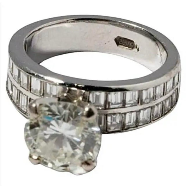 Modern 18 Karat White Gold, 2.62 Brilliant Cut Diamond 3.75 Total Carat Weight Ring For Sale - Image 3 of 10