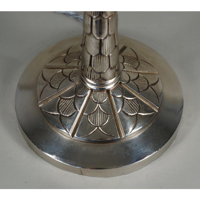 Metal Muller Freres French Art Deco Table Lamp 1930s - Geometric Scales Frosted Glass & Nickel For Sale - Image 7 of 12