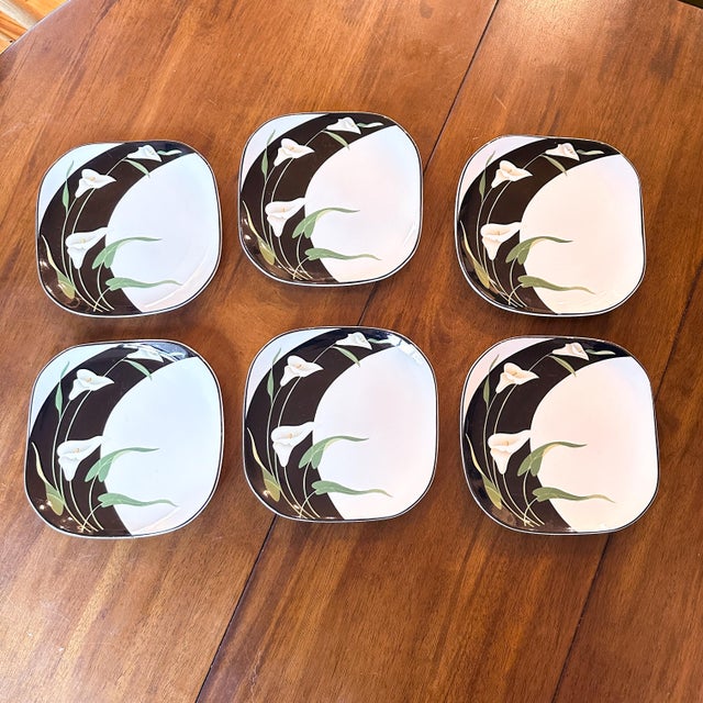 Late 20th Century Sango Quadrille Semi-Porcelain Black Lilies #5101 Snack Plates, Made in Korea- Set of 6 For Sale - Image 11 of 12
