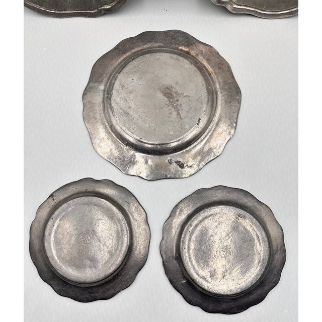 Late 19th Century Antique Gemetal Old Tavern Pewter Plate Collection 5pc Set For Sale - Image 5 of 11