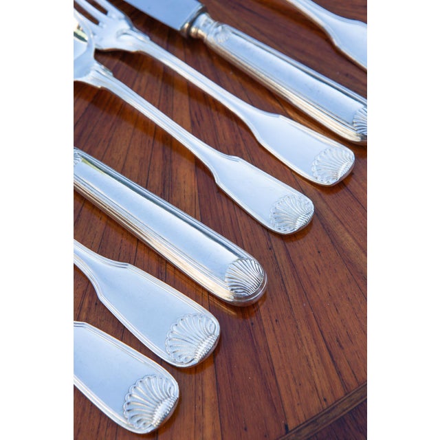 French Louis XV Coquille Cutlery Set for 12 in Silver-Plated Metal by Felix Frères, 1950s, Set of 186 For Sale - Image 3 of 18